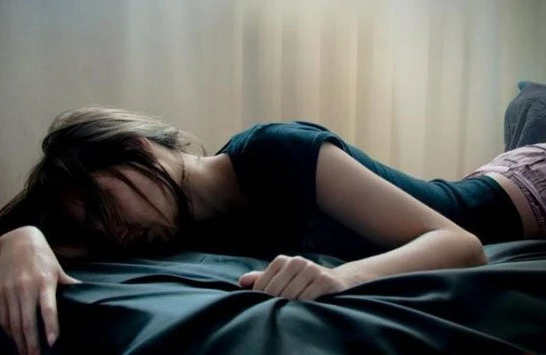 Bakıda şok! 21 yaşlı qızın oteldə başını kəsdilər