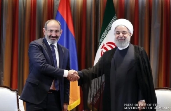 Paşinyan İrandan pul istədi, Ruhani “yox” dedi