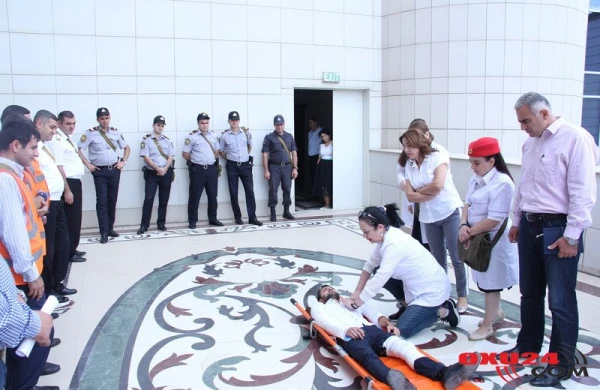 Bakı metrosunda "yaralılar" belə xilas edildi - FOTOLAR