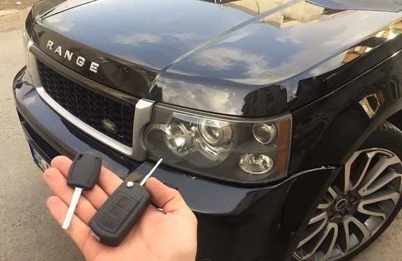 Bakıda qadın ərinin pulu ilə sevgilisinə “Range Rover” aldı - ŞOK OLAY