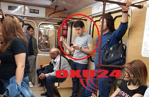 Metroda telefonla oynayan azərbaycanlı deputat kimdir? -FOTO