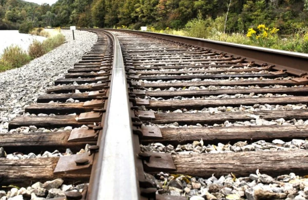 Gəncədə dəhşət: Özünü qatarın altına atdı