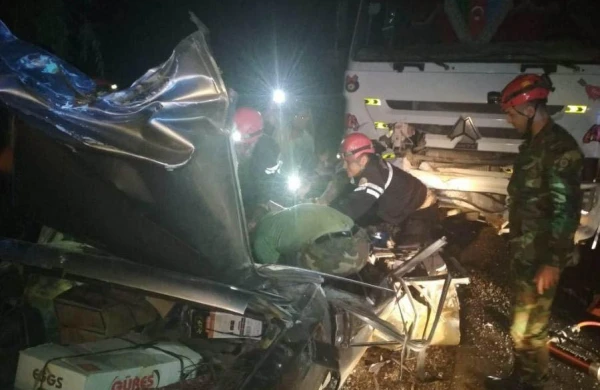 Əsgər yanından qayıdan ailə qəzaya düşdü: dörd ölü -