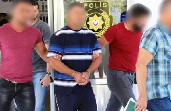 Arvadı ilə cinsi əlaqədə olan bank müdirini kəlbətinlə zorladı - VİDEOya çəkdi -