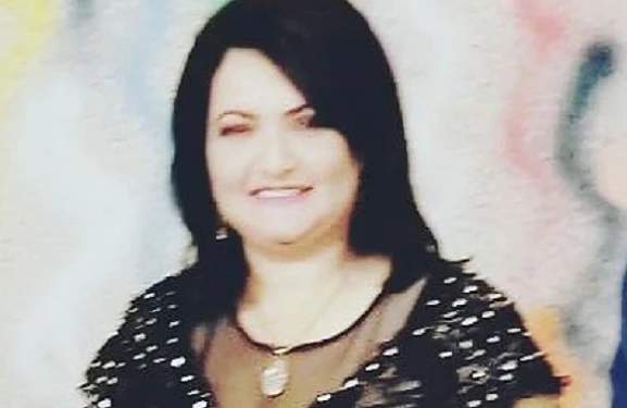 "Əlləyirsən sən, ay molla" — +18 şeir yazan qadından AÇIQLAMA