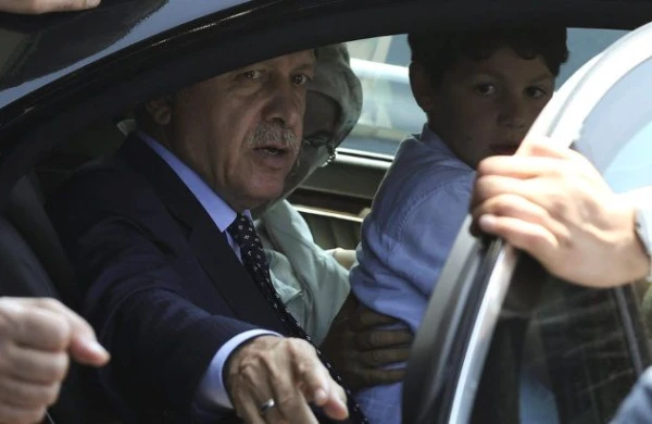 Ərdoğanın korteji görənləri şoka saldı - 50-dən çox avtomobil... +VİDEO