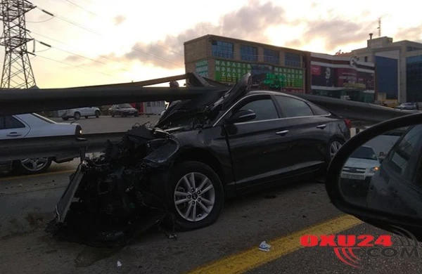 Sumqayıt yolunda dəhşətli qəza: Maşın ikiyə bölündü +