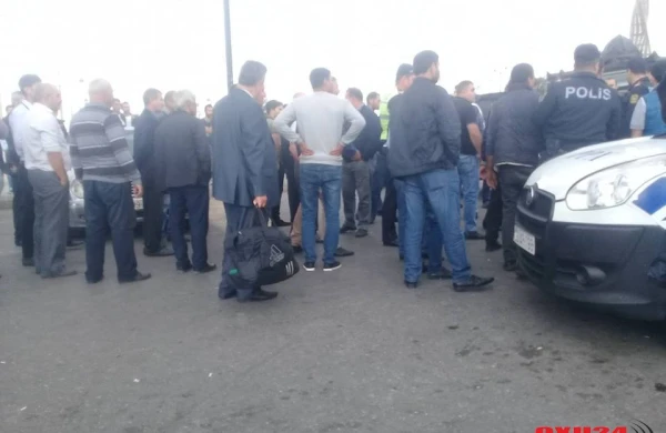 Taksi sürücüləri ilə polis arasında qarşıdurma – Saxlanılanlar var – Fotolar