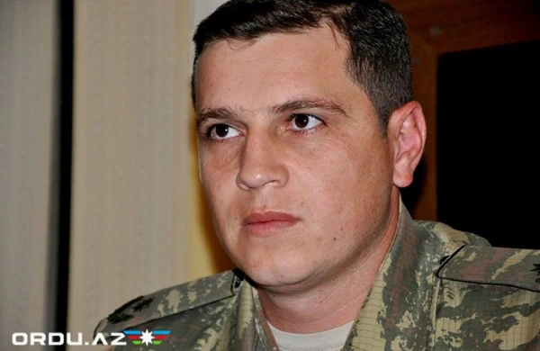 Yaralı olduğunu 5 gün əsgərlərindən gizlədən,düşmənin 12 texnikasını məhv edən kapitan kimdir?