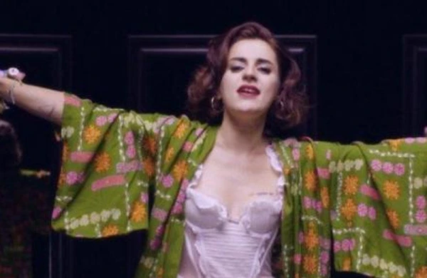 Qadın müğənni həmcinsi ilə eşq yaşamaq istəyir