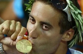 İsrail tarixində yeganə Olimpiya çempionu qızıl medalını satır