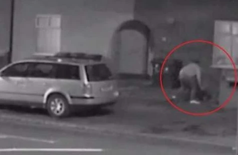 ŞOK! Şəhərin ortasında qızı zorladı +VİDEO