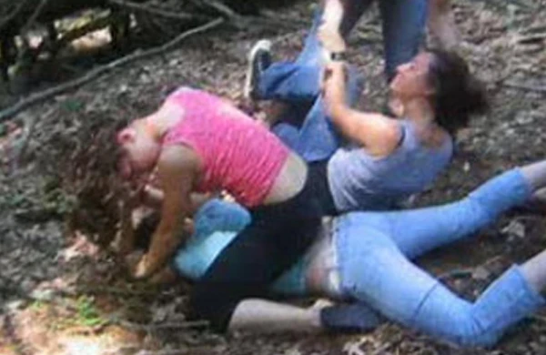 Qız 5 kişini və 1 qadını ölümcül döydü + ŞOK  VİDEO