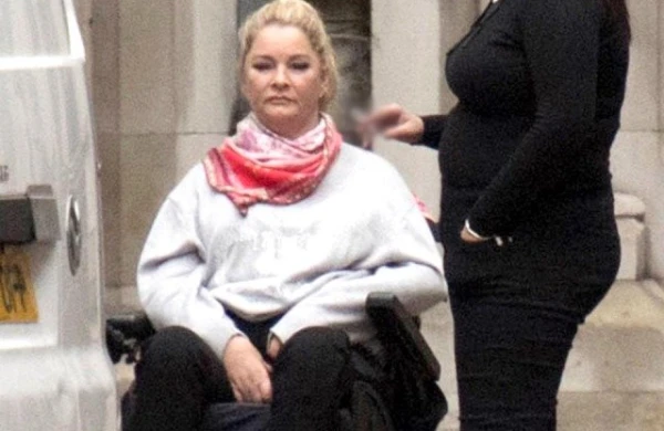 Qadın cinsi münasibət zamanı yataqdan yıxılıb iflic oldu - Firmanı məhkəməyə verdi