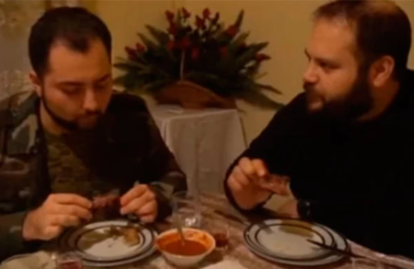 Bakıda ŞOK! Restoranda oxatan kirpi əti verilir - Video