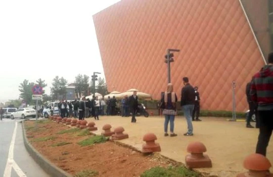 ŞOK! Əsgər hərbi hissədən qaçıb,insanları  girov  götürdü +VİDEO