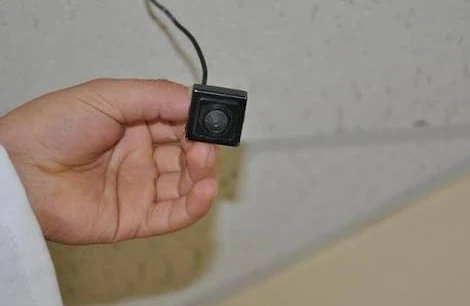 Azərbaycanda BİABIRÇI HADİSƏ - Tualetə kamera qoyan ata masturbasiya edən oğlunu döydü - VİDEO