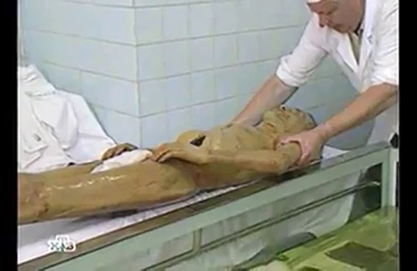 Gözü çıxarıldı, 20 yerdən deşik açıldı - Leninin mumyalanması ilə bağlı ŞOK FAKTLAR +VİDEO