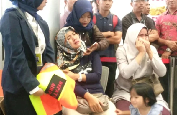 Faciə: 189 nəfərin olduğu təyyarə dənizə düşdü - VİDEO