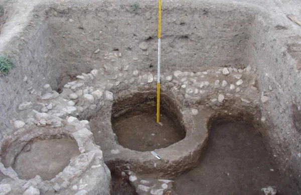 Azərbaycanda yeni çəkilən yolun altından görün nə çıxdı - FOTOLAR