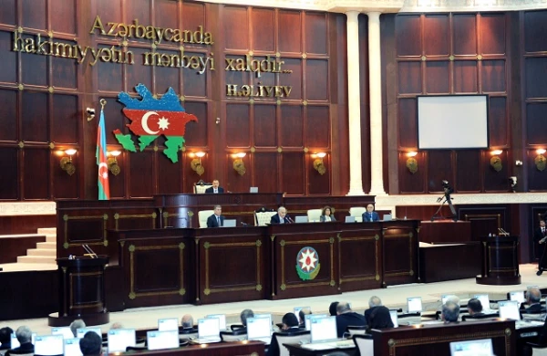 100 valideyndən parlamentə MÜRACİƏT - "Uşaq pulu" bərpa edilsin