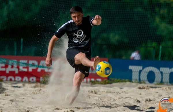 Rusiyalı futbolçu donaraq öldü