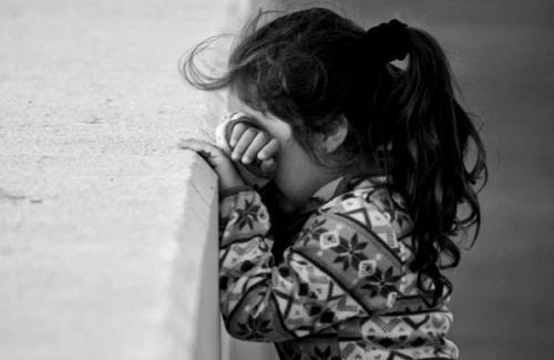 Narkoman kişi 10 yaşlı qıza binanın damında bıçaq çəkib zorladı, sonra... - Azərbaycanda DƏHŞƏT