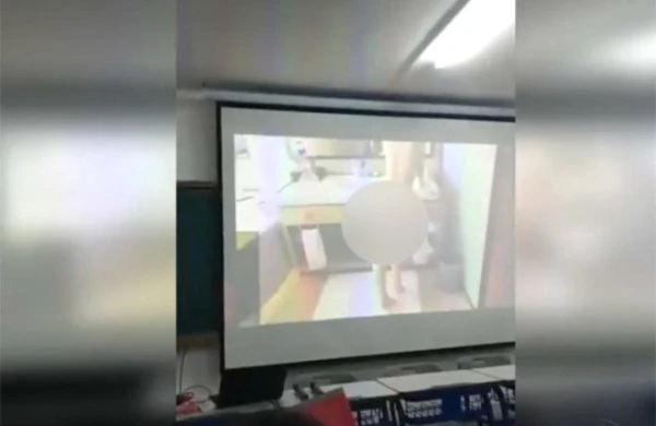 ŞOK OLAY! müəllim dərsdə şagirdlərə seks videosu göstərdi +FOTOLAR
