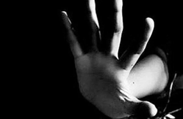 Kişi müəllimin oğlan şagirdinə yazdığı sevgi mesajları ortaya çıxdı