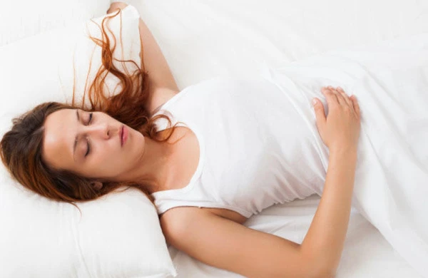 Yuxudan gec oyanan qadınların nəzərinə - Süd vəzi xərçənginə yoluxa biləsiniz