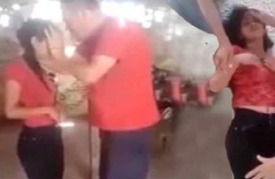 Süpürgə ilə insanların cinini çıxarır  - ŞOK VİDEO!