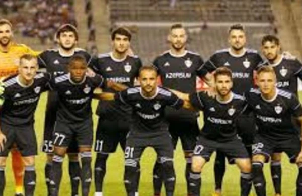 "Qarabağ"ın futbolçuları hamının önündə BİR-BİRİNİ SÖYDÜ: "Utan, yerə gir..." - FOTO