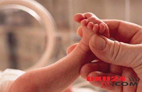 Azərbaycanda dəhşət: Ana körpəsinin göbəyini qayçı ilə...