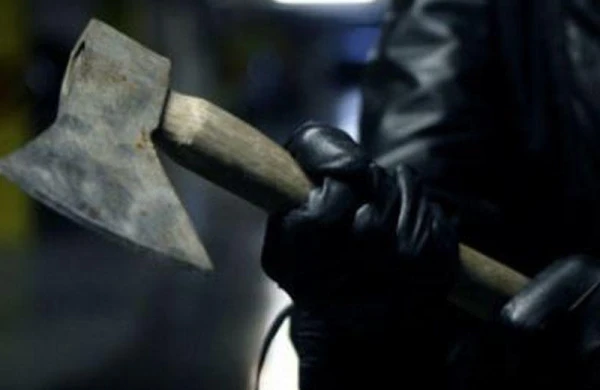 Azərbaycanda polis kapitanı balta ilə vuruldu - ŞOK  OLAY