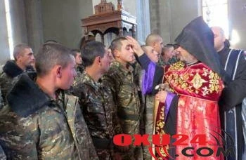 Erməni əsgərlər  Şuşada kilsədə nə edir? - VİDEO