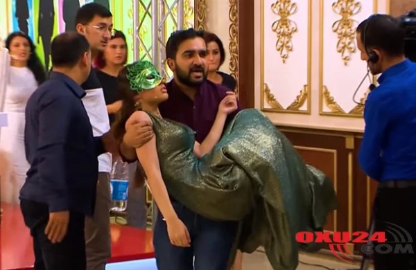 ATV-də xanım iştirakçı huşunu itirdi - Video