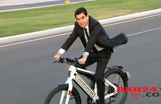 Türkmənistan prezidenti iclasa velosipedlə gəldi