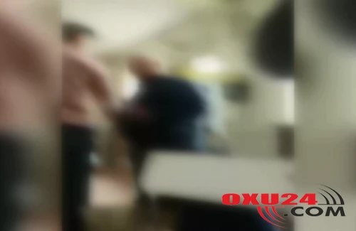 Şok kadrlar: Bakıda müəllimlə şagird əlbəyaxa  oldu - VİDEO