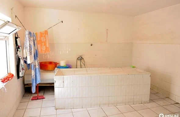 “Transseksuallar qurşaqdan aşağı kişi kimi yuyulur…” – Mürdəşirdən ŞOK MÜSAHİBƏ