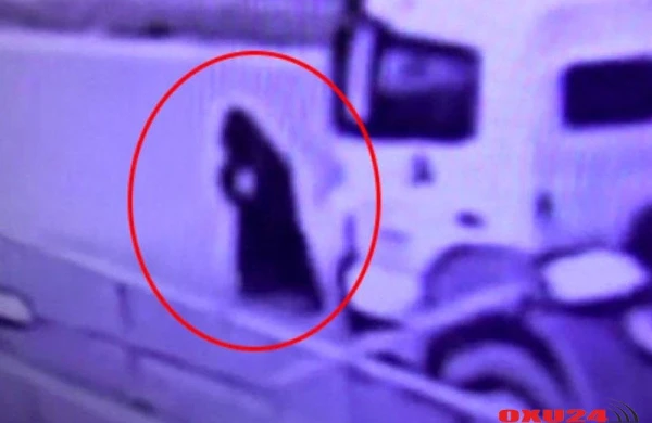 Dəhşət: Qadın beton qarışdıran maşının altında qaldı(VİDEO18+)