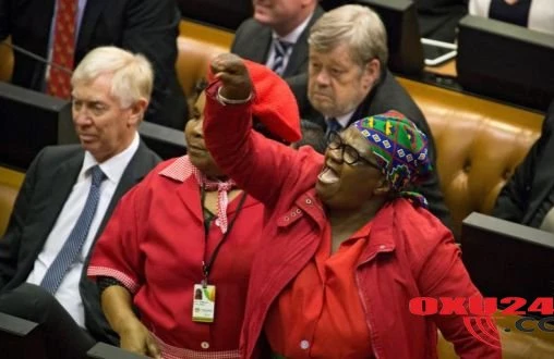 Parlamentdə biabırçılıq: Qadın vəkil görün nə etdi - VİDEO