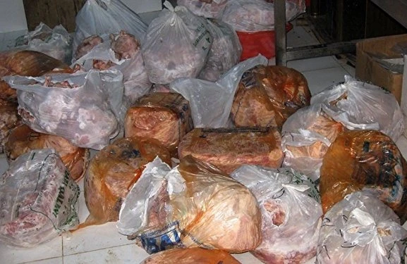 Qocalıb ölən inəklərin ətini yeyirik? - Kolbasa ilə bağlı ŞOK İDDİA + VİDEO