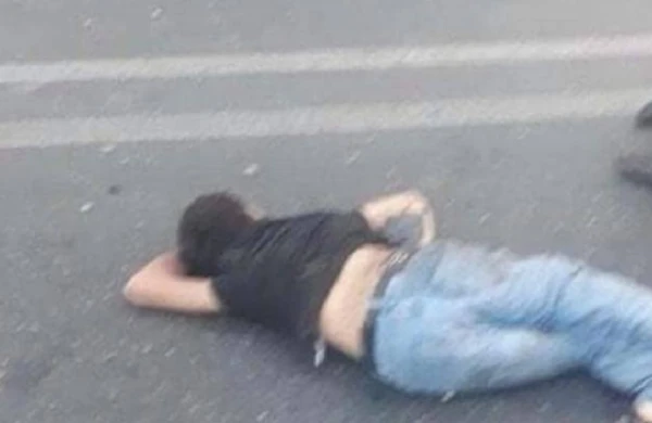 Bakıda dəhşətli qəza: Avtobusdan düşən gənc oğlan faciəvi şəkildə öldü - Hadisə yerindən ürək dağlayan video