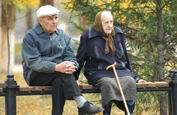 Gələn il kişilərin və qadınların pensiya yaşı belə olacaq - CƏDVƏL