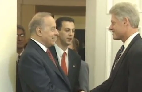 Klinton Heydər Əliyevlə görüntülərini paylaşdı (VİDEO)