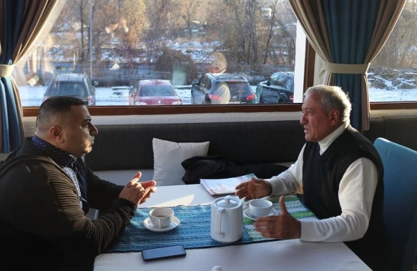 Diplomatların davası, müəmmalı məktublar və çat verən səfirlik - Kiyevdən reportaj