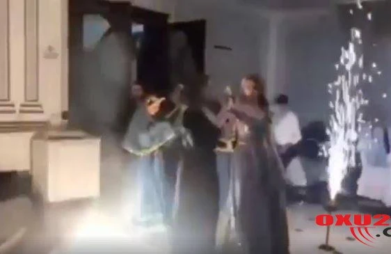 Bakı toyunda şok olay: Müğənni oxuyan zaman görün nə oldu +VİDEO