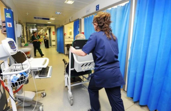 Bir həkimin xəstəxanaya 24 saata qazandırdığı məbləğ: 30 MİN MANAT! – Uşaq dünyaya 1000 manata “göz açır”