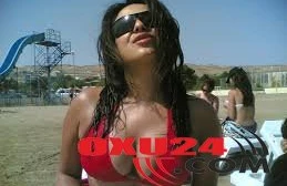 Pişik Günelin şok görüntüsü yayıldı: Donunu qaldırdı, alt paltarı göründü -VİDEO