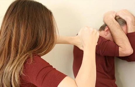 Qadın boksçu ona sataşan kişini ölümcül etdi